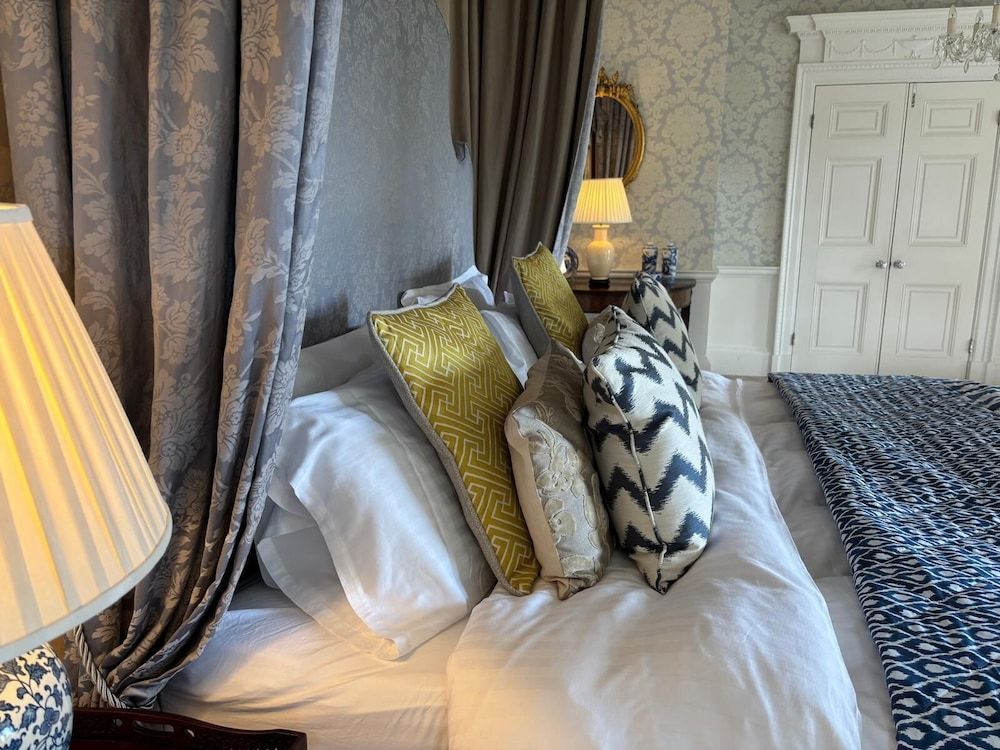 Park Hall Manor Luxury Suite, Ensuite, Lake View (Two Full Bath) 6