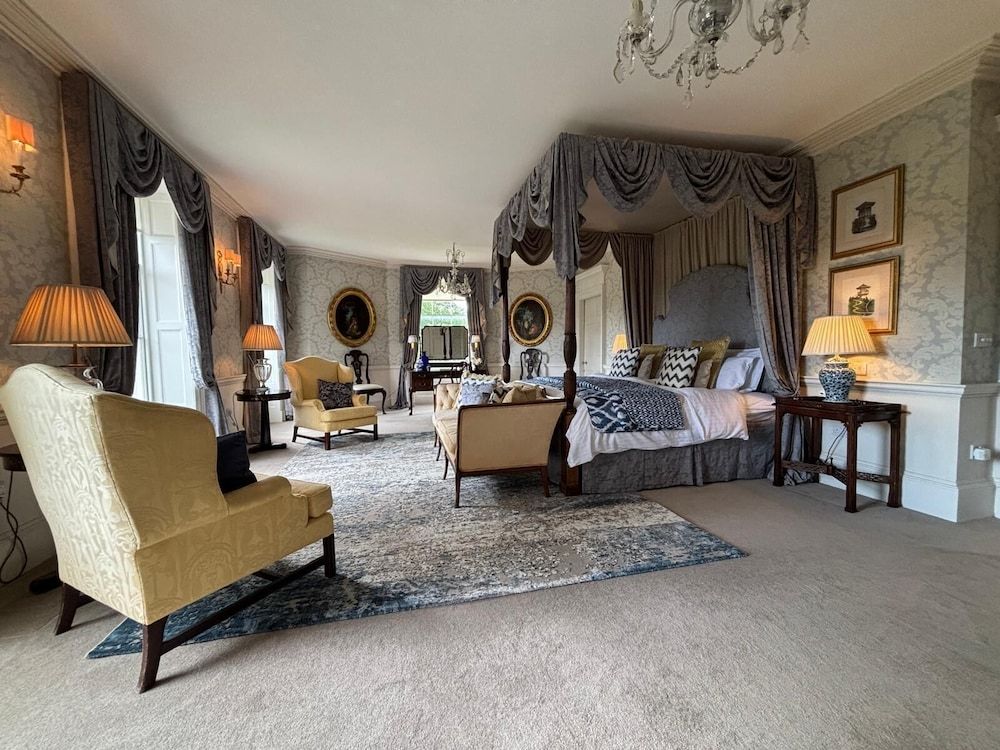 Park Hall Manor Luxury Suite, Ensuite, Lake View (Two Full Bath)