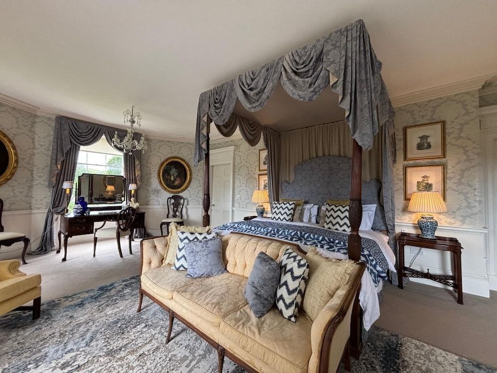 Park Hall Manor Luxury Suite, Ensuite, Lake View (Two Full Bath) 10