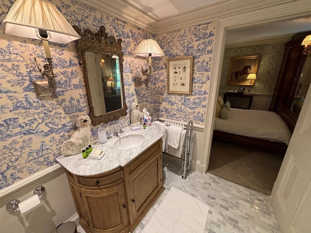 Park Hall Manor Luxury Suite, Ensuite 9