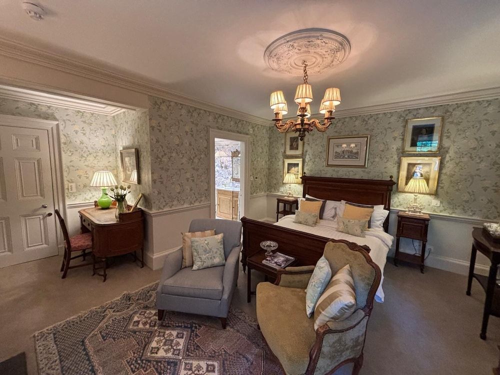 Park Hall Manor Luxury Suite, Ensuite 2