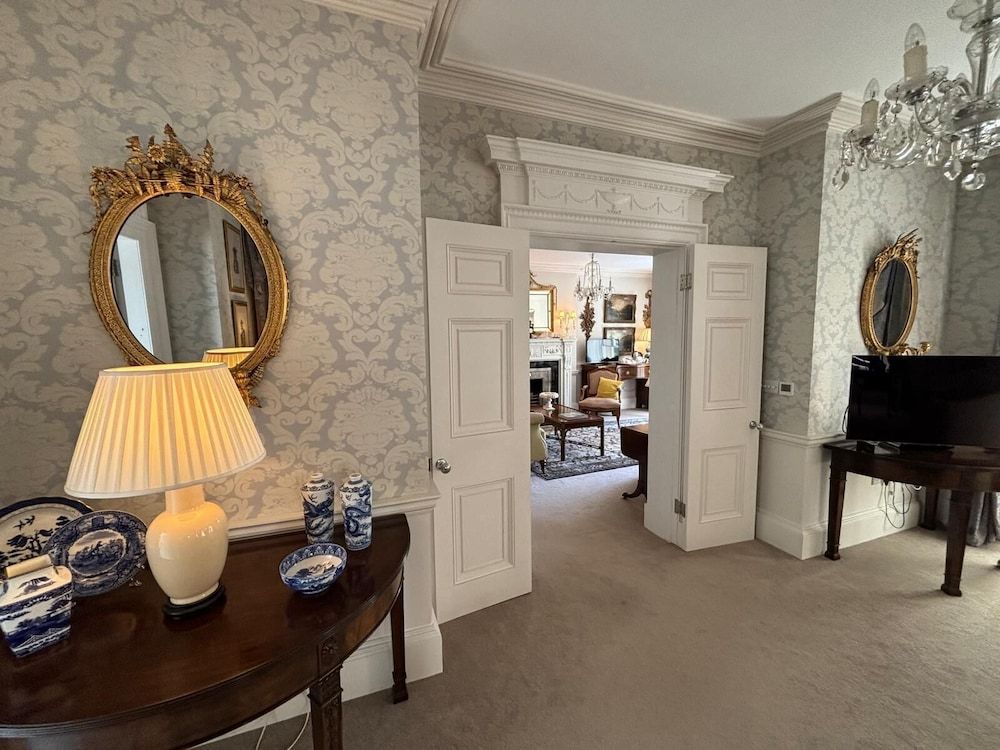 Park Hall Manor Luxury Suite, Ensuite, Lake View (Two Full Bath) 43