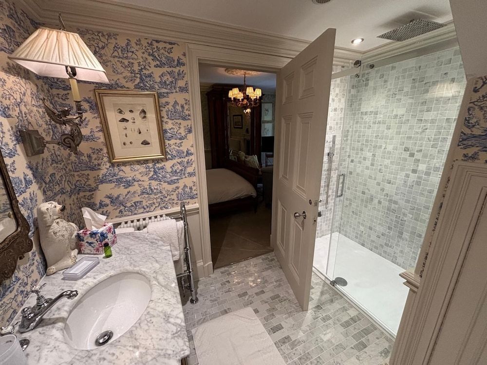Park Hall Manor Luxury Suite, Ensuite 8