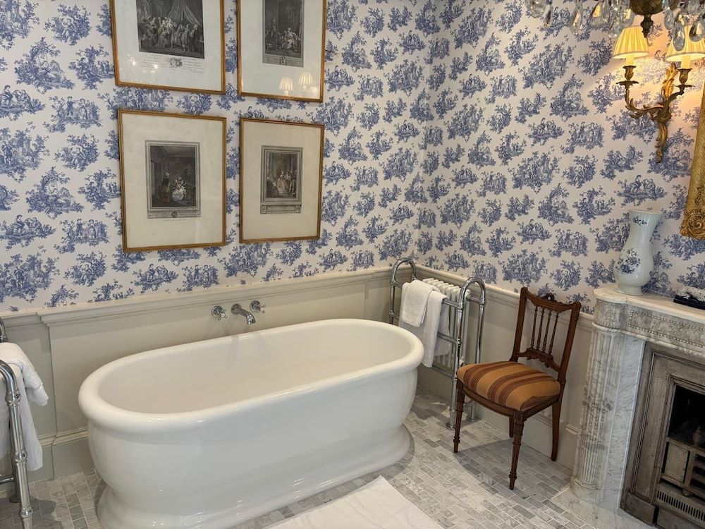 Park Hall Manor Superior Suite, Ensuite, Lake View (Full Bath) 20