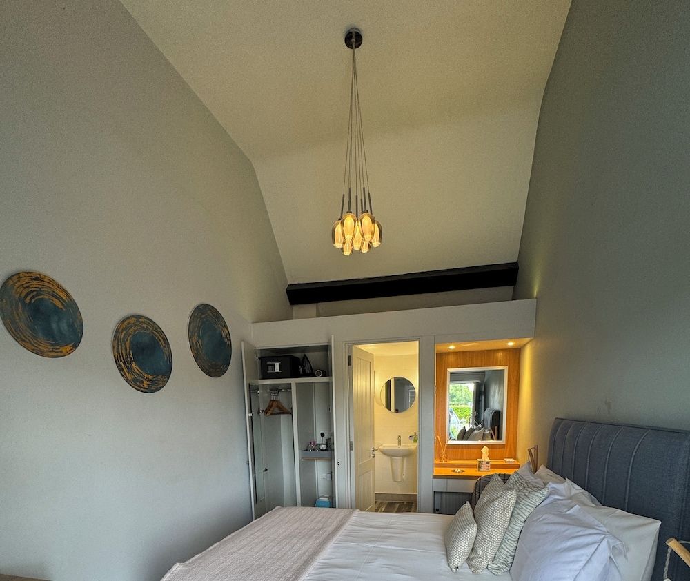 The Dinton Hermit Deluxe Double Room 4