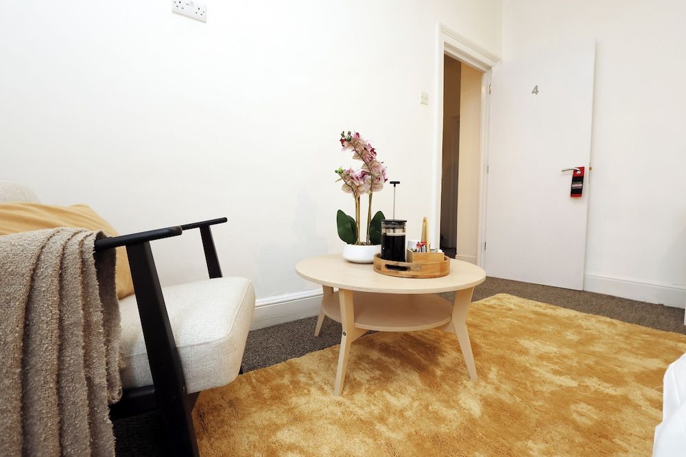 Cardiff Guesthouse & On-Street Parking Standard Double Room 7