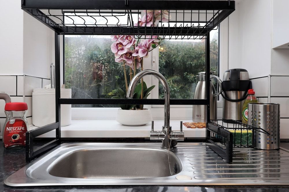 Cardiff Guesthouse & On-Street Parking Standard Double Room 17