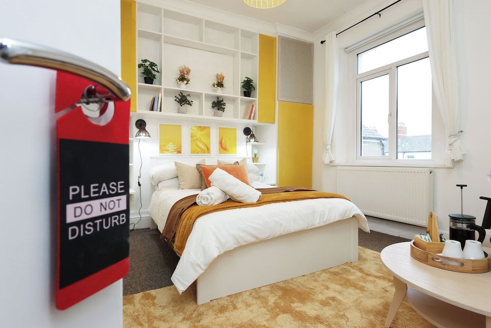 Cardiff Guesthouse & On-Street Parking