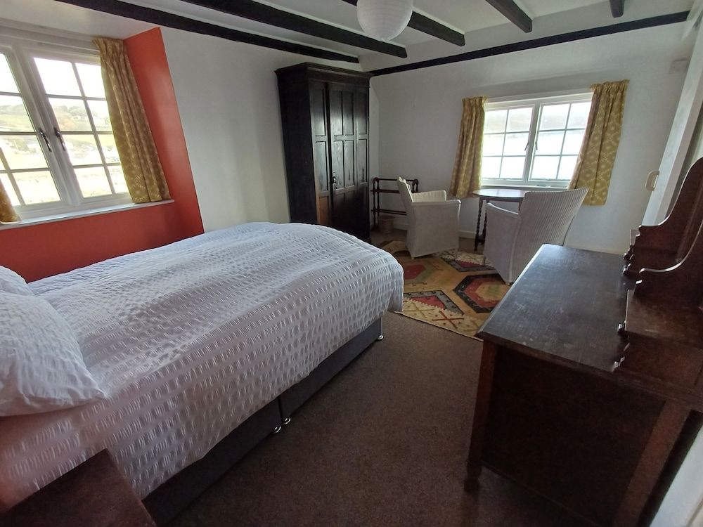 The Old Post Office Double Room, Sea View 4