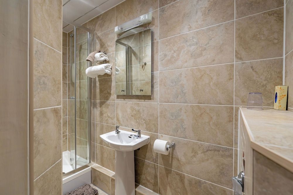 Gifford House Standard Double Room 4