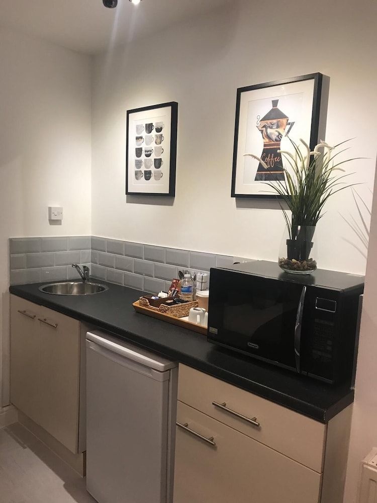 Anson Studios Walsall M6 J10 Economy Double Room, Ensuite, Garden View 2