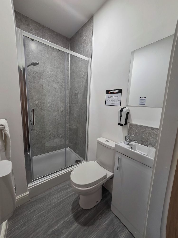 Hullywood Rooms Standard Single Room 6