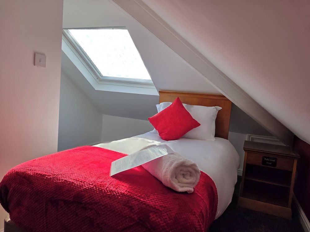 Hullywood Rooms Standard Twin Room 2