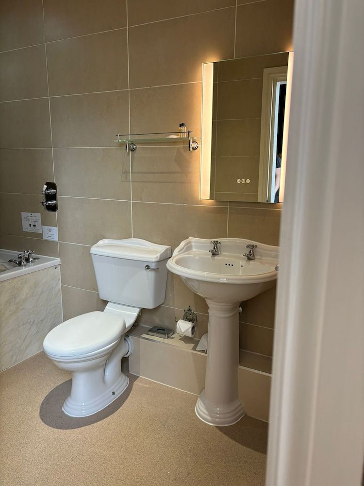 White Star Line Hotel Superior Double Room, City View 6