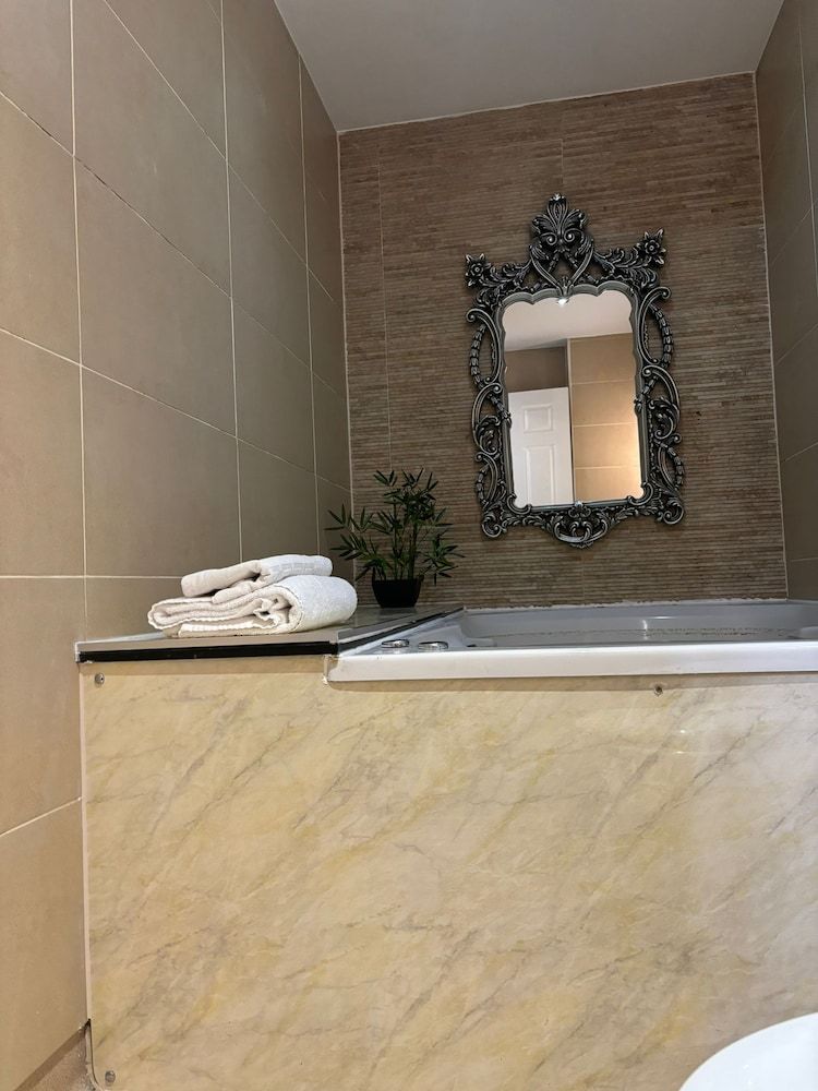 White Star Line Hotel Superior Double Room, City View 7