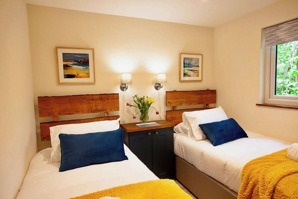 Hayne Barn Estate - Private Estate : 6 Eco Lodges - 1 Studio Cabin, 1 Bedroom (Hare - Eco lodge with hot tub) 3