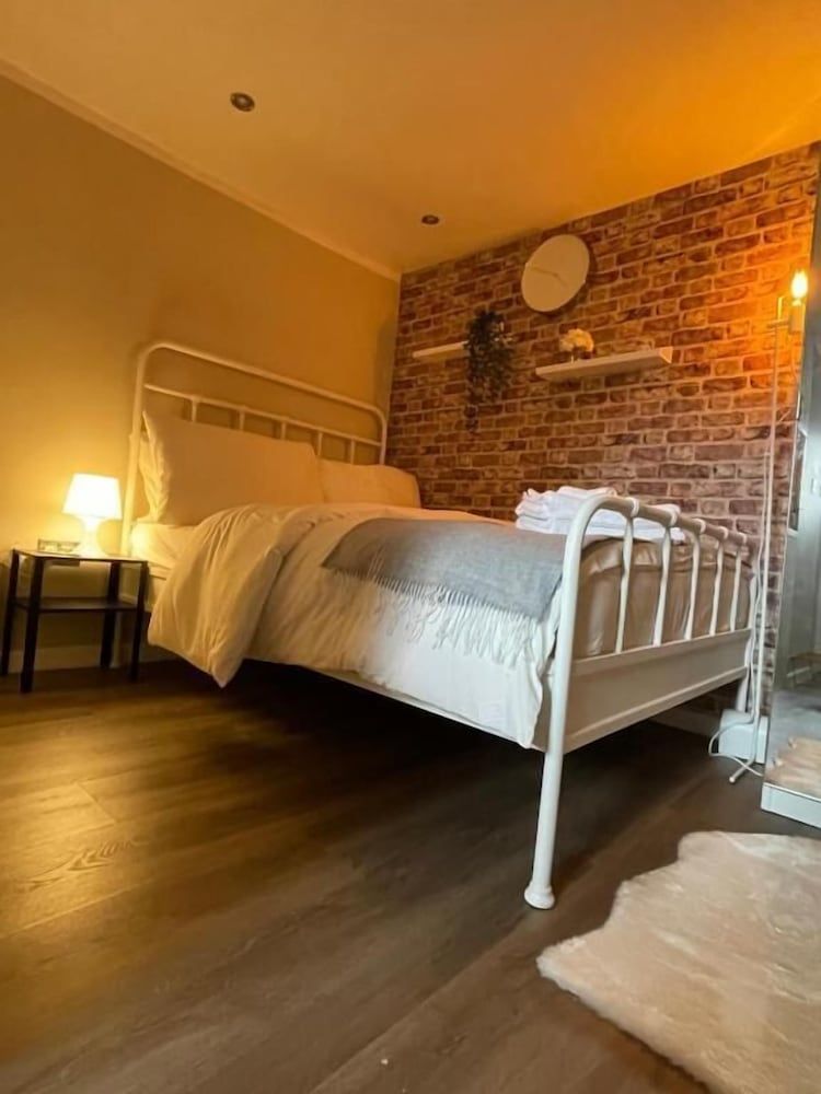 manchester modern signature studio