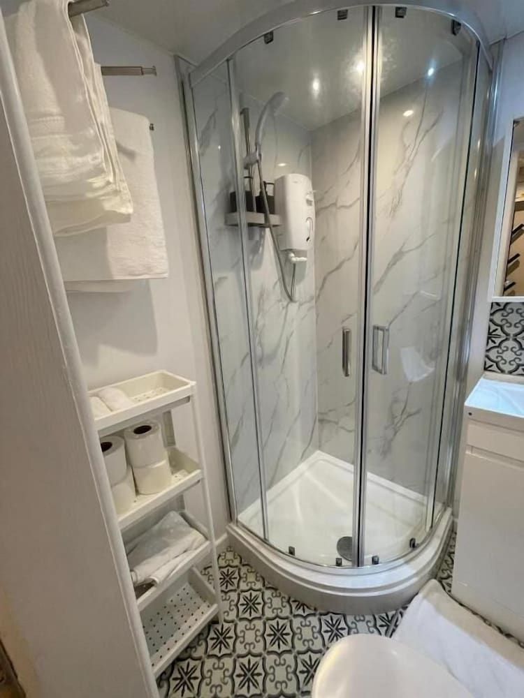 manchester modern signature studio Double Room A, Patio, Courtyard View 6