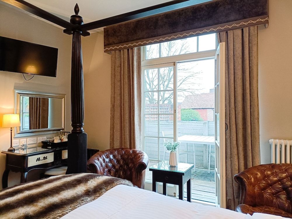 The Gem Stansted Deluxe Room, 1 King Bed 2