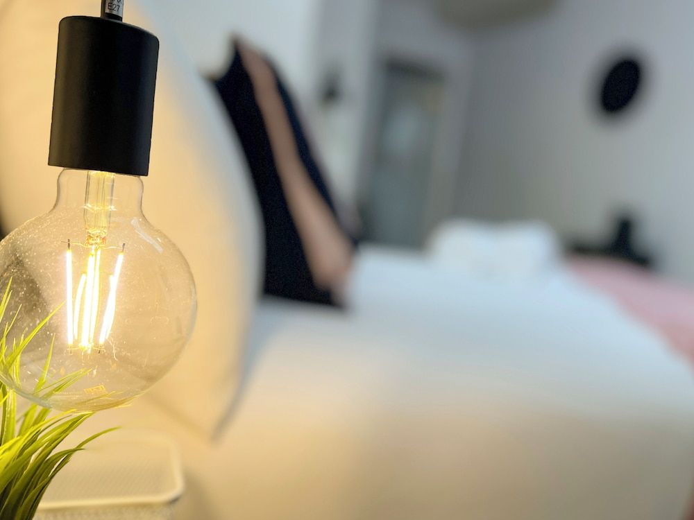 Ocho Homes Lux By Eight Continents, Belfast Cave hill room - R6 9