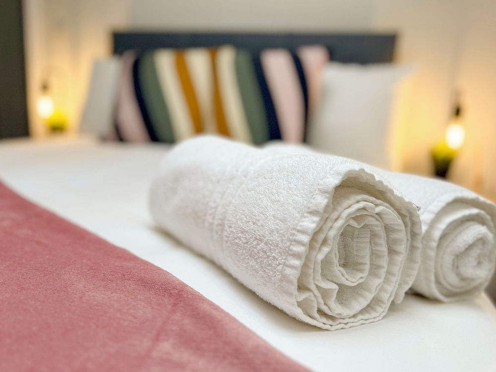 Ocho Homes Lux By Eight Continents, Belfast Cave hill room - R6 12