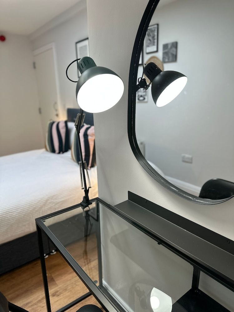 Ocho Homes Lux By Eight Continents, Belfast Cave hill room - R6 4