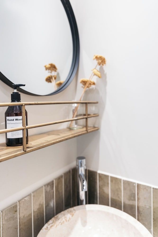 Harbour View House Double Room, Sea View (Room 6 Top Floor) 8