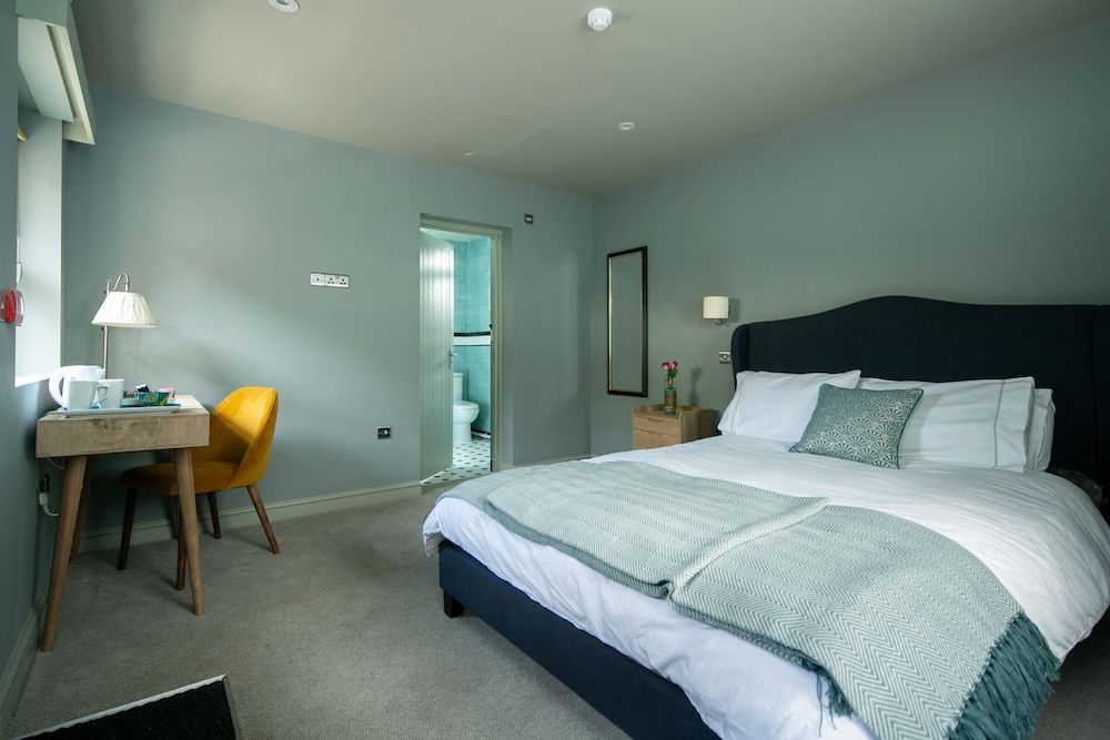 Cowdray Arms Standard Double Room, Ensuite 2