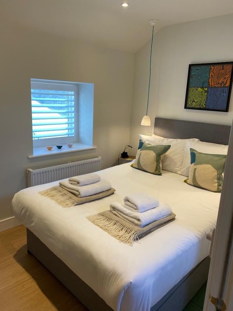 Eastfield Lodge Basic Apartment, Private Bathroom (The Den) 3