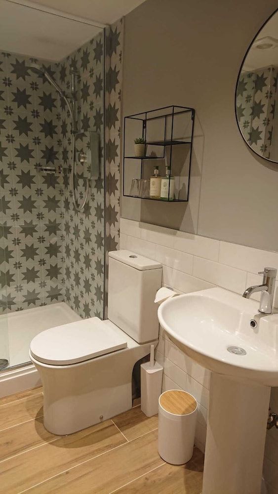 Eastfield Lodge Superior Apartment, Private Bathroom (The Holt) 8