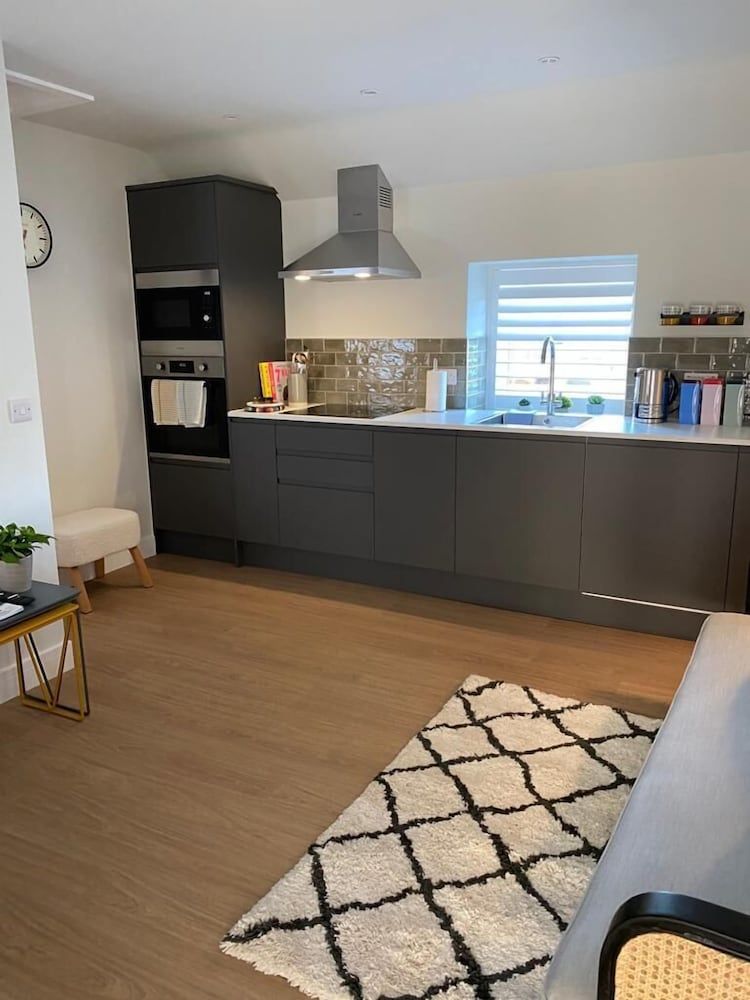 Eastfield Lodge Basic Apartment, Private Bathroom (The Den) 8