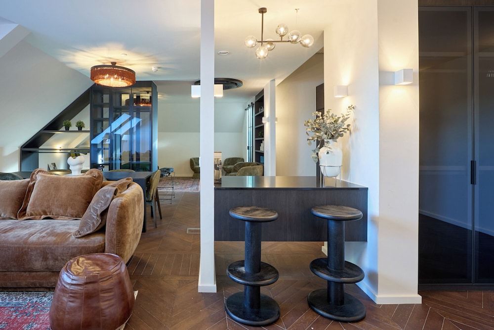 The Hill by Nestor Penthouse Studio 16