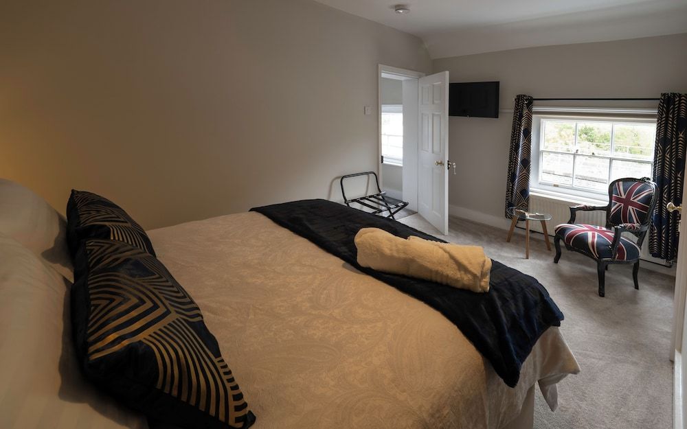 VIaduct Guest House Deluxe Double Room, Garden View 5