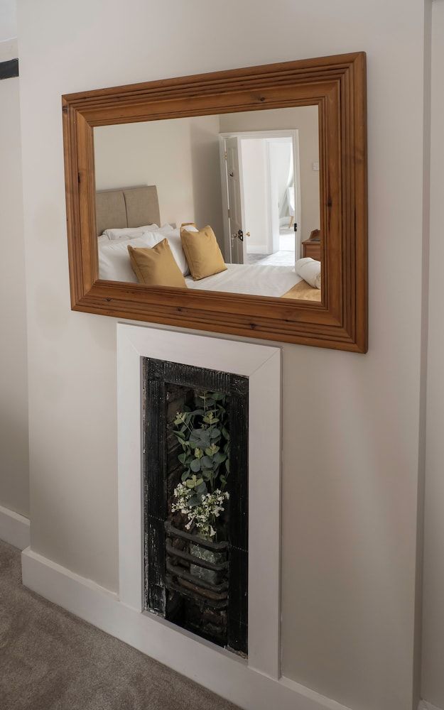 VIaduct Guest House Standard Double Room, 1 King Bed, Courtyard View 2