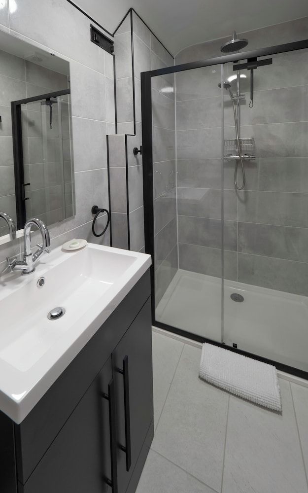 VIaduct Guest House Deluxe Double Room, Garden View 9