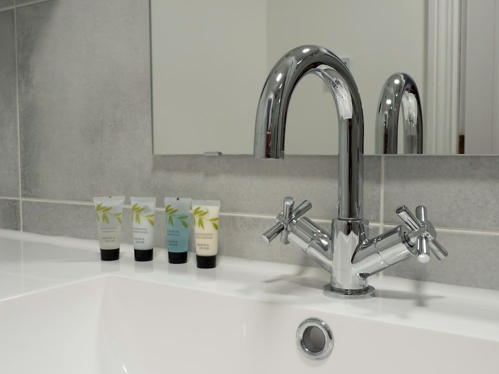 VIaduct Guest House Deluxe Double Room, Garden View 6