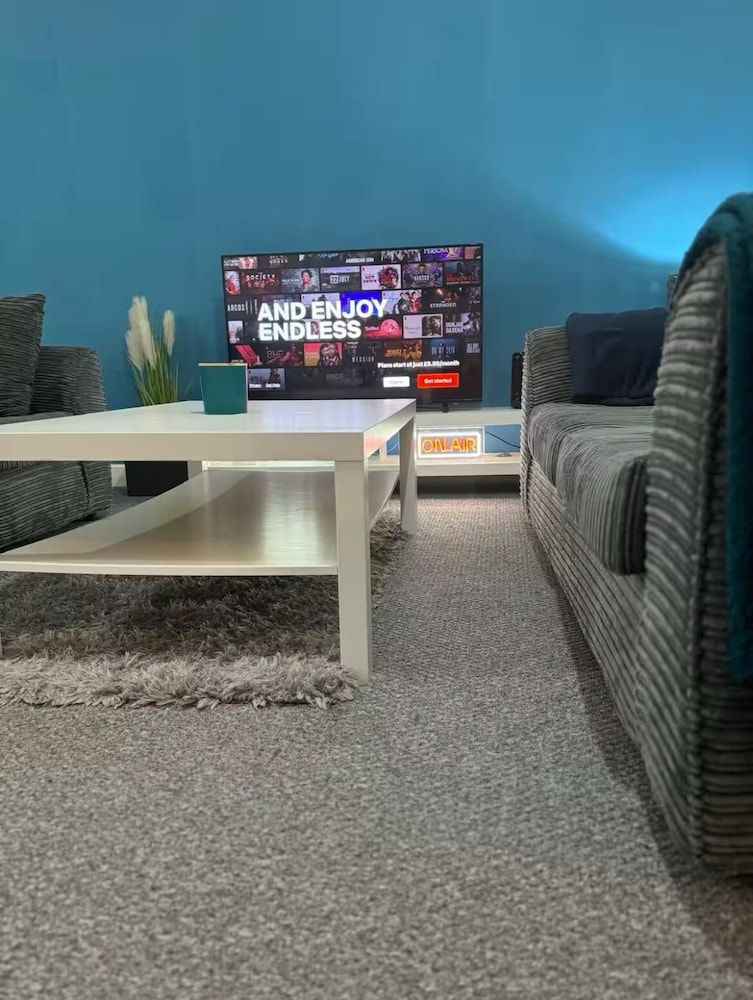 The Netflix Suite Deluxe Apartment, City View 6