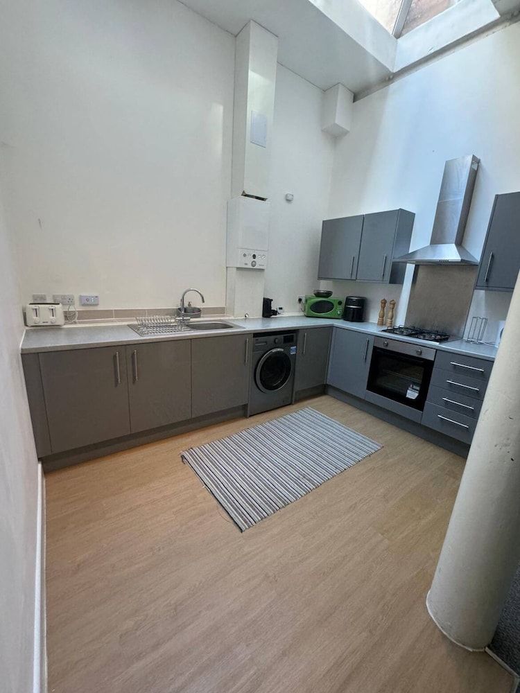 The Netflix Suite Deluxe Apartment, City View 4