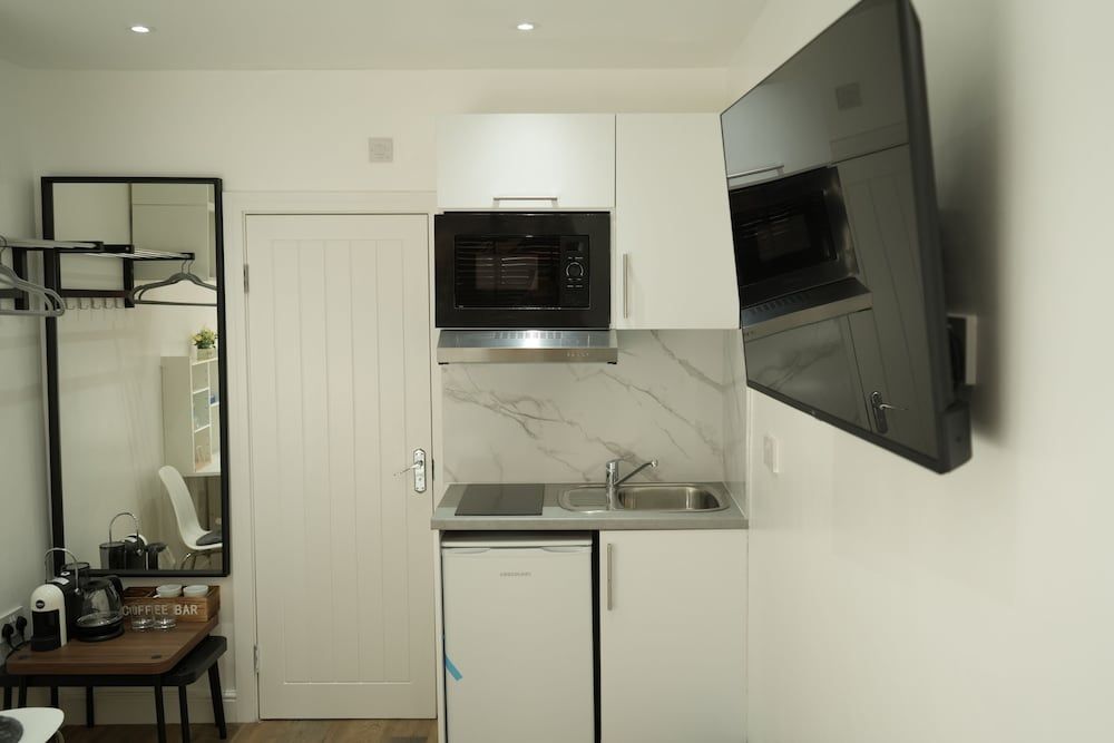 Concept Rooms Superior Studio Suite, 1 King Bed 4