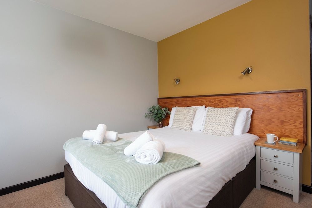 Double Room, 1 King Bed, Pets Allowed