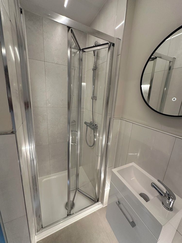 Buckingham Annexe Twin Room 10