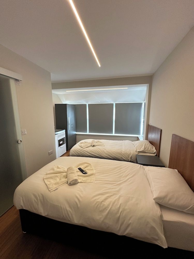 Buckingham Annexe Twin Room 6