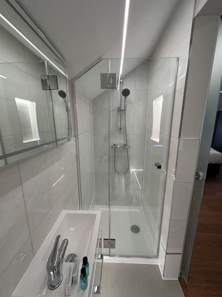 Buckingham Annexe Twin Room 9