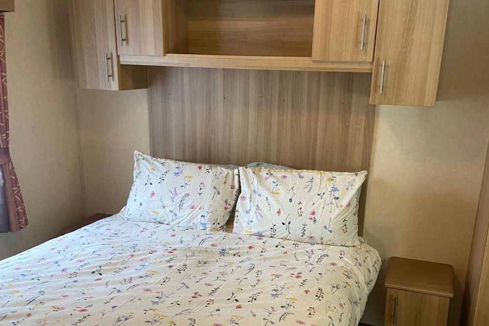 2 Bed Caravan-sleeps 6-pet Friendly