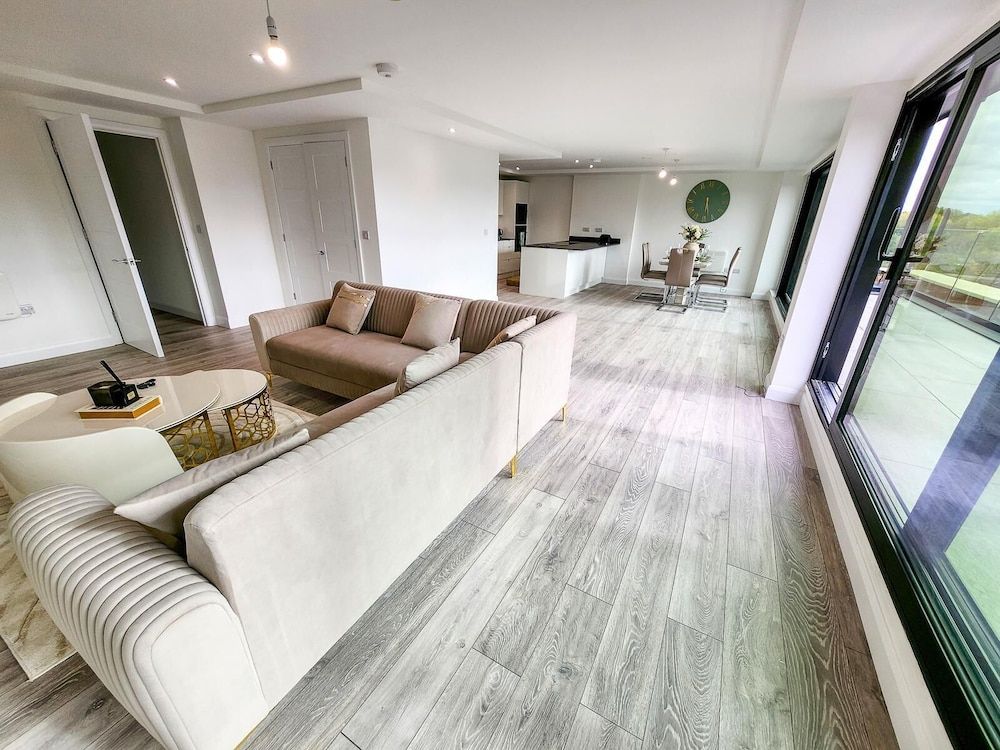 Opfa Property Luxury Penthouse, City View 26