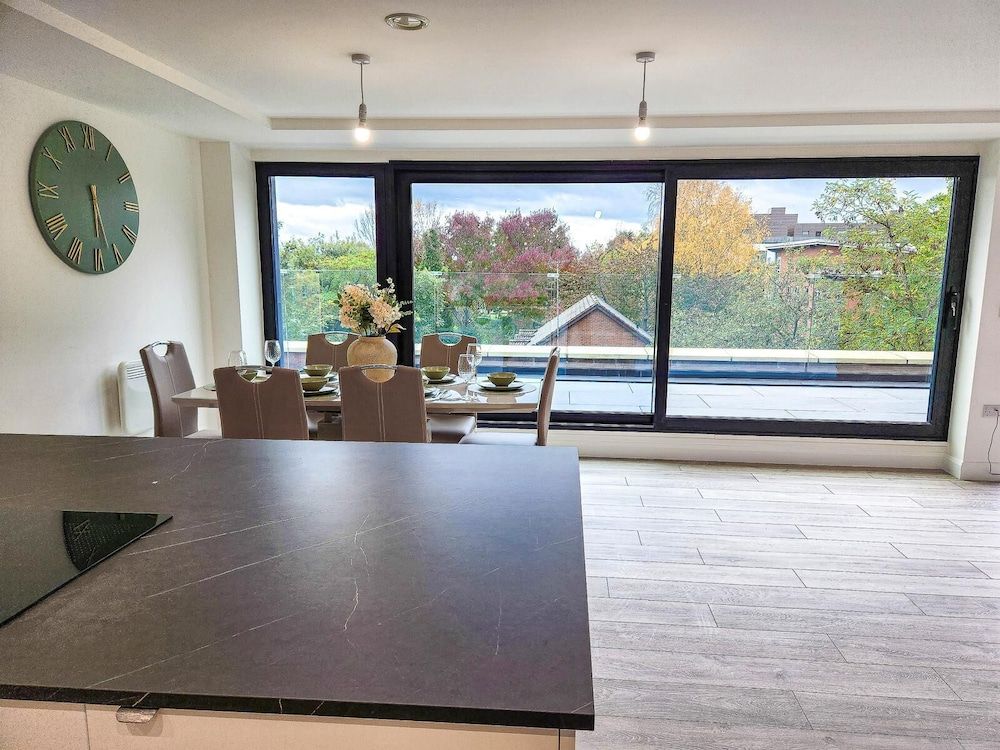 Opfa Property Luxury Penthouse, City View 20