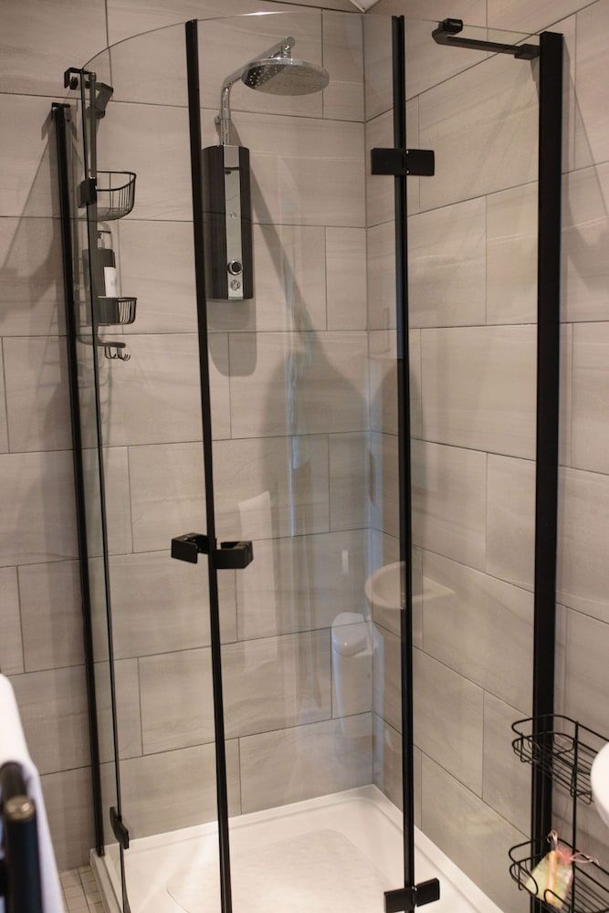 The Kings Arms, Colchester A120 Family Room, 2 Double Beds (Deluxe) 9