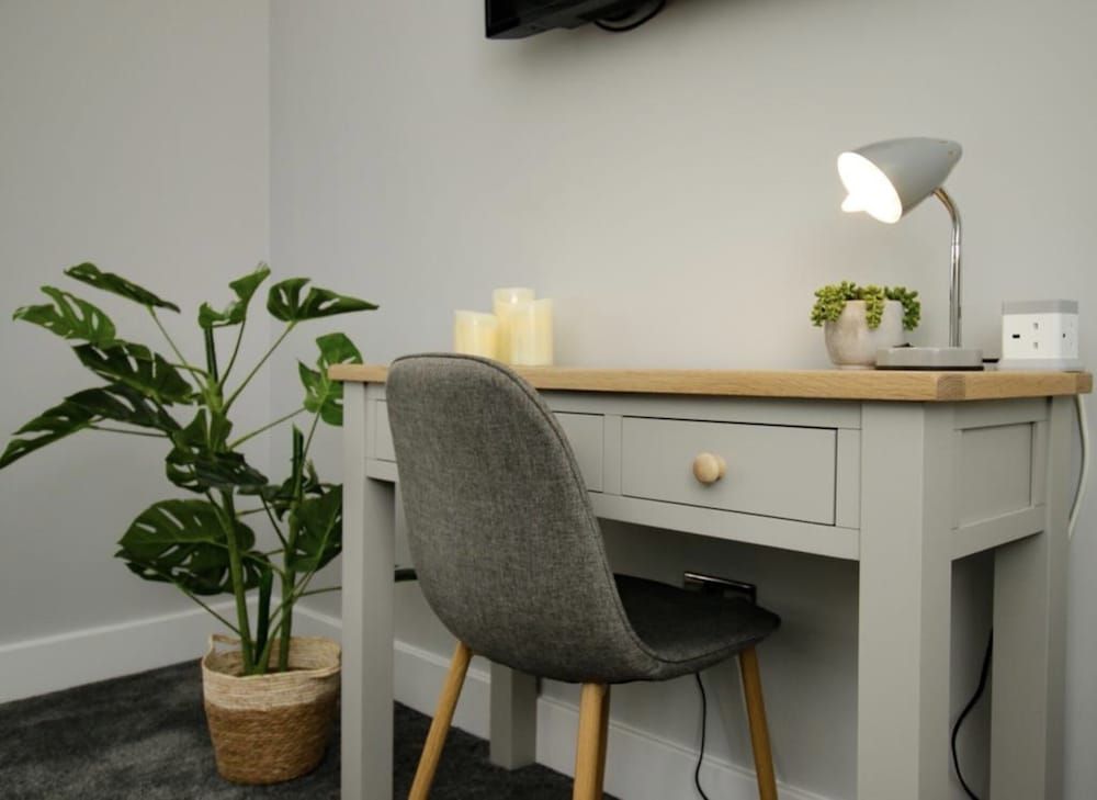 The Kings Arms, Colchester A120 Family Room, 2 Double Beds (Deluxe) 4