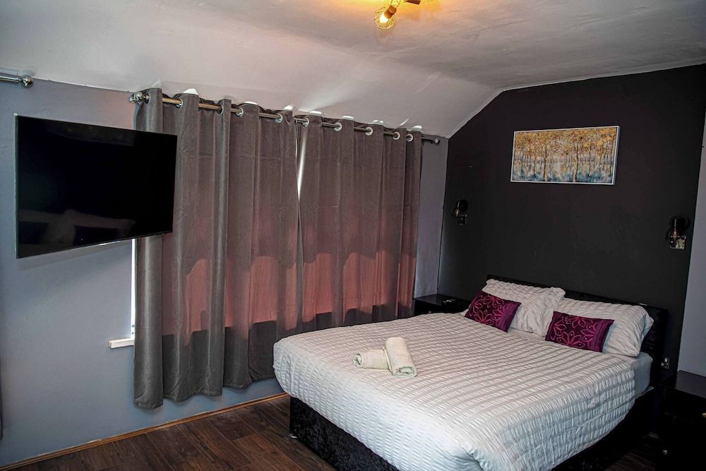 Home in Manchester Near Etihad Stadium - Parking House, 2 Bedrooms 3