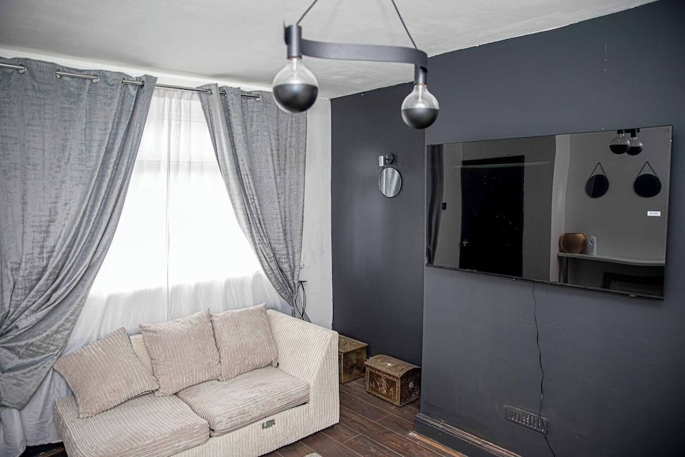 Home in Manchester Near Etihad Stadium - Parking House, 2 Bedrooms 7